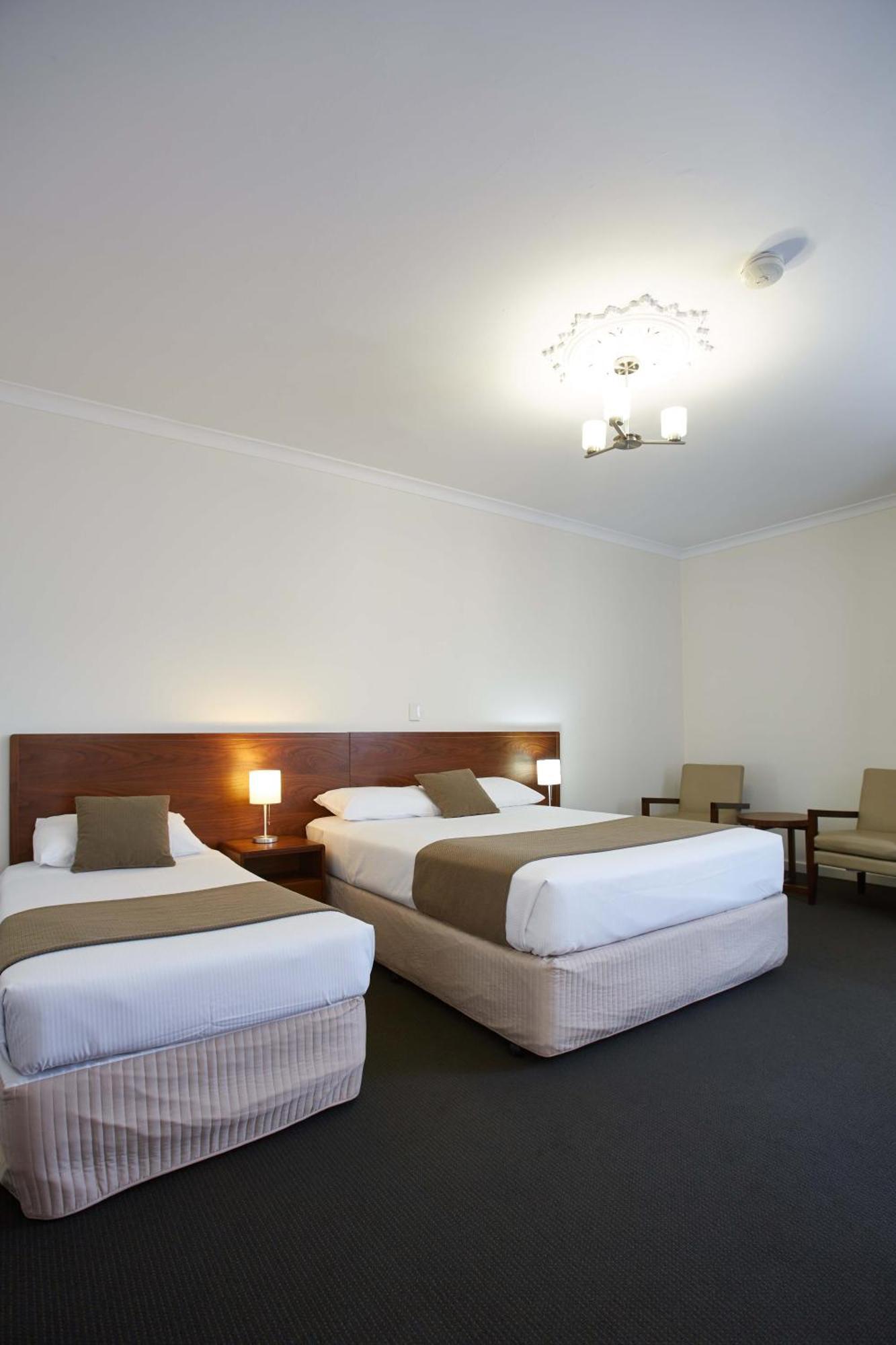 The Rose & 3* Bunbury